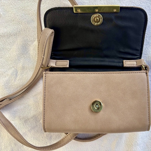 Guess Tan Snakeskin Small Crossbody Purse - Picture 5 of 11